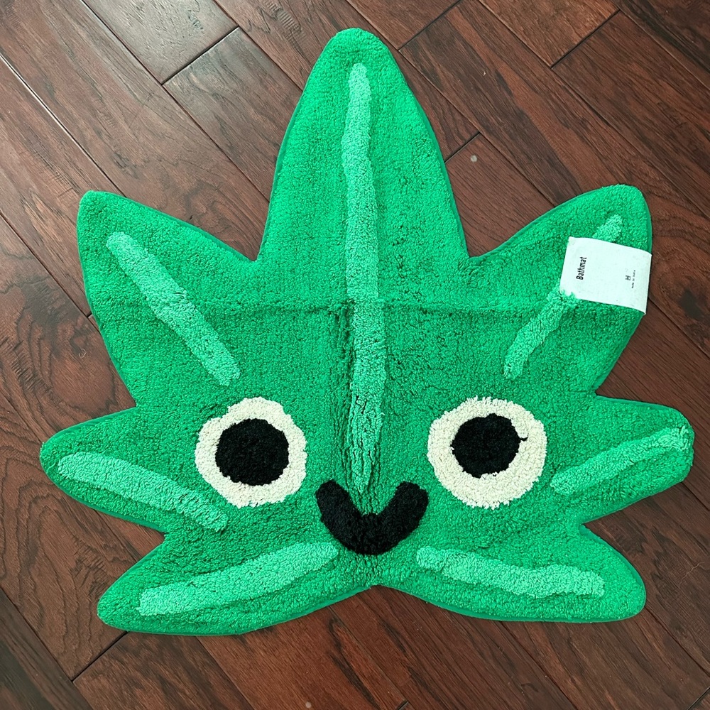 Leaf Bath Mat 28”x28”